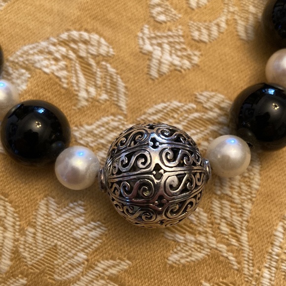 Onyx & Fresh Water Pearl Necklace - Picture 4 of 6